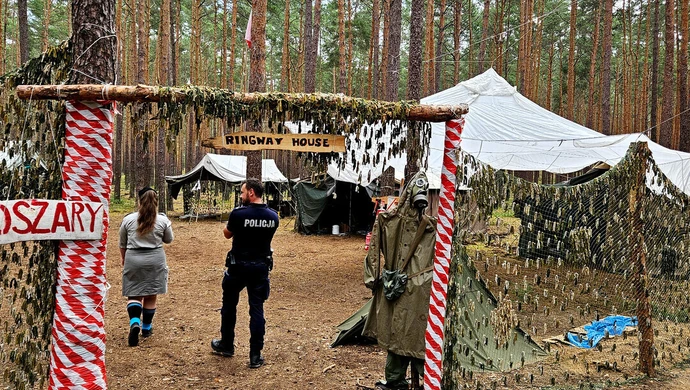 Dzielnicowy z Wolborza sprawdził bezpieczeństwo harcerzy