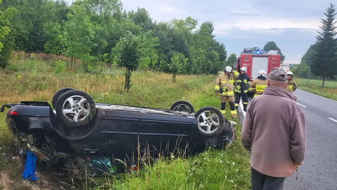 Dachowanie w Łęcznie. 23-latek wpadł do rowu, próbując ominąć zwierzę