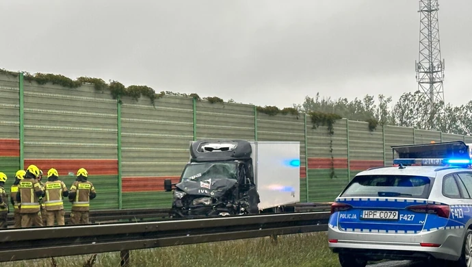 Wypadek na S8. Jeden z pasów  drogi szybkiego ruchu całkowicie zablokowany