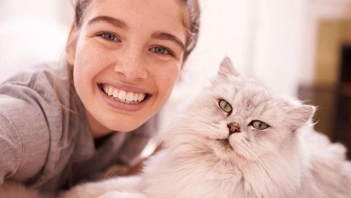 9 na 10 opiekunów kotów w Polsce uważa, że ich kot ma unikalną osobowość - sprawdź, co czyni pupila szczęśliwym