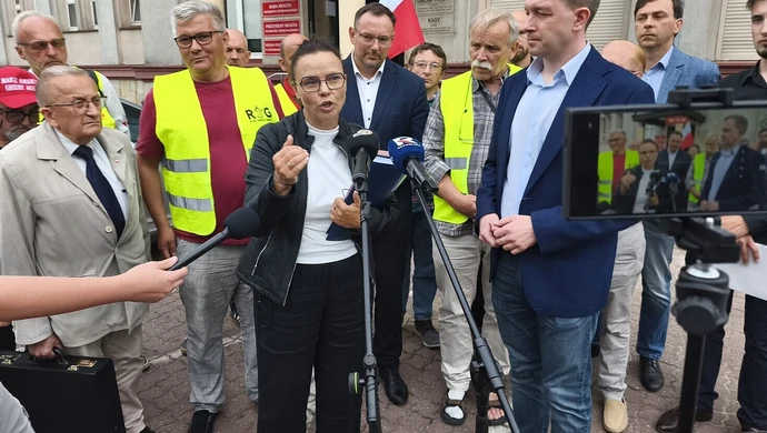 Konferencja prasowa po sesji nadzwyczajnej w Piotrkowie. O sesji i imigrantach (AKTUALIZACJA - FILM)