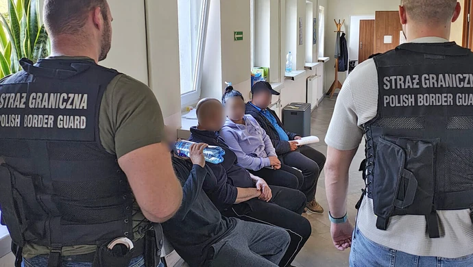 Straż Graniczna zatrzymała w powiecie piotrkowskim  12 cudzoziemców bez prawa pobytu w Polsce