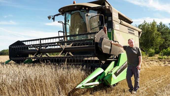 Żniwa w Łódzkiem na finiszu. Rolnicy musieli sobie radzić z niesprzyjającą pogodą