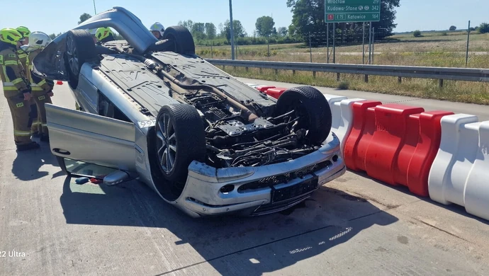 Kolejny wypadek na S8. Kierowca zasnął?