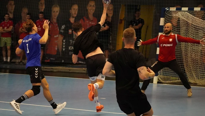 Piotrkowianin trzeci w turnieju w Piotrkowie. Po wygranych karnych