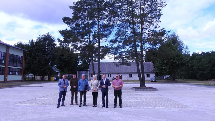 Nowe zagospodarowanie terenu przy sali gimnastycznej w Aleksandrowie zakończone