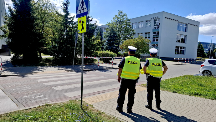 Policja sprawdzała bezpieczeństwo przed "pierwszym dzwonkiem"