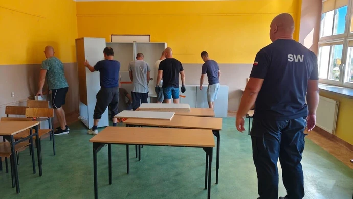 Wspólna przeprowadzka – osadzeni z Golesz wspierają lokalną społeczność