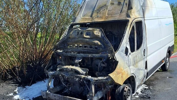 Pożar dostawczaka w Parzniewicach