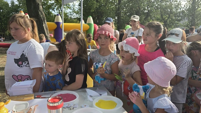 Duże zainteresowanie festynem przed piotrkowską mediateką. Mnóstwo atrakcji dla najmłodszych