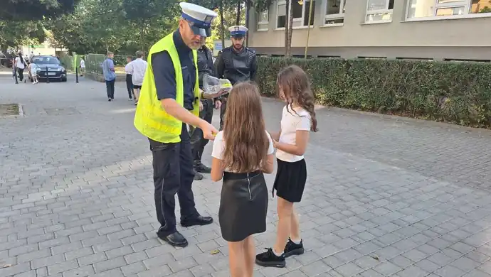 Pierwszego września policjanci przypomnieli dzieciom zasady bezpieczeństwa 