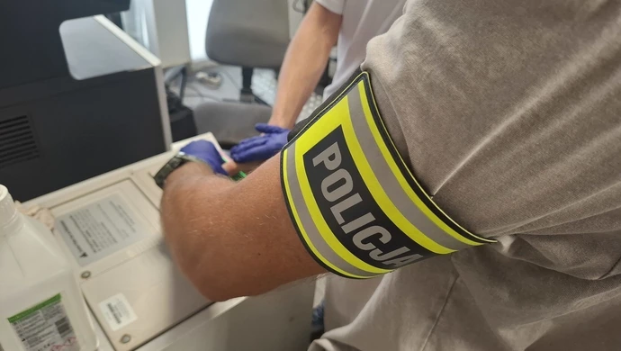 Zatrzymani z narkotykami trafili do policyjnej celi