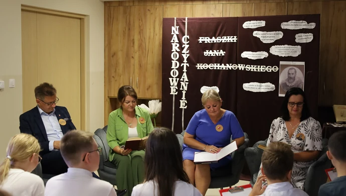 Narodowe Czytanie w Jarostach – fraszki Jana Kochanowskiego w nowej świetlicy