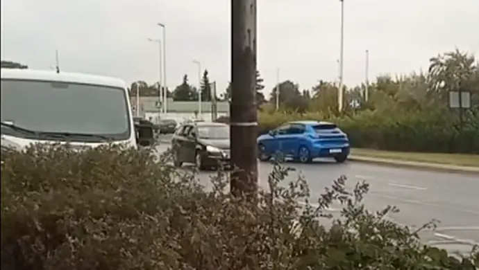 Jazda pod prąd i zawracanie na dwupasmówce w Piotrkowie FILM