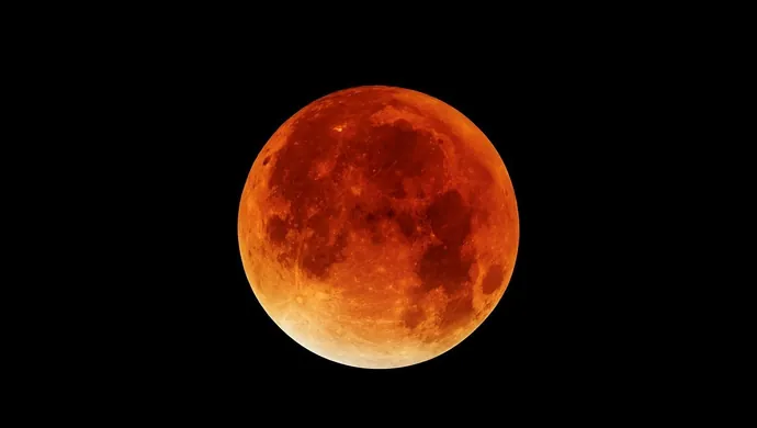 Niedzielny wieczór z kosmosem: zobacz krwawy Księżyc nad Piotrkowem