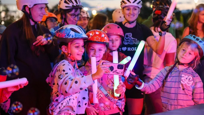 Piotrków na rolkach – niezapomniana noc z Nightskating. Policja nie stanęła na wysokości zadania? ZDJĘCIA