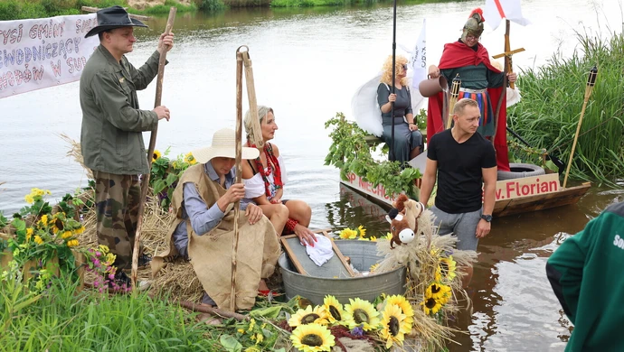 Świetna zabawa w Sulejowie! II Strażacki Spływ na Byle Czym ZDJĘCIA