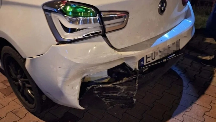 Dwa białe BMW zderzyły się na Sulejowskiej