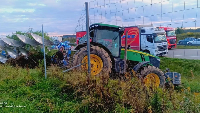 Ciągnik rolniczy na autostradzie A1 niedaleko Piotrkowa. Traktorzysta miał 2,5 promila!