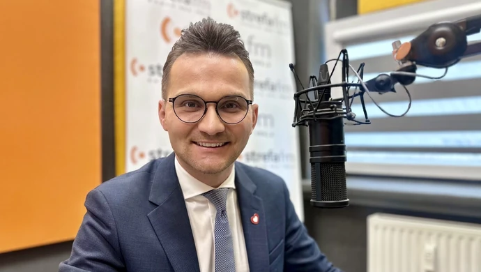 Piotrków potrzebuje współpracy, a nie sporów – rozmowa z posłem Adrianem Witczakiem