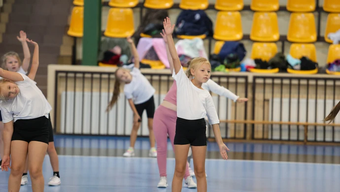 Wyjątkowa lekcja w-fu – kolejna odsłona „Aktywnej lekcji WF z OSiR” w Piotrkowie. ZDJĘCIA i FILM