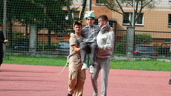 Piękne otrzęsiny w III LO w Piotrkowie ZDJĘCIA