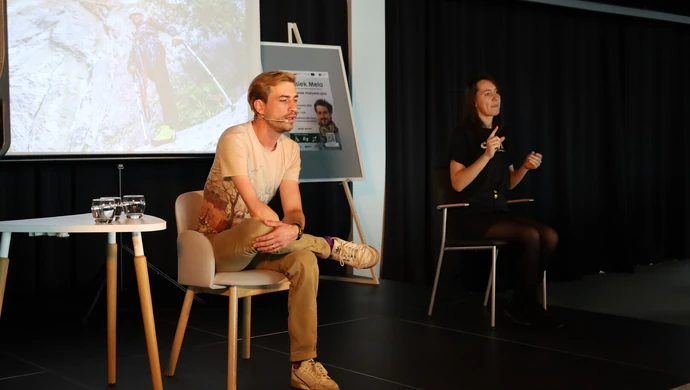 Jasiek Mela w Piotrkowskiej Mediatece - spotkanie z odwagą i przekraczaniem granic