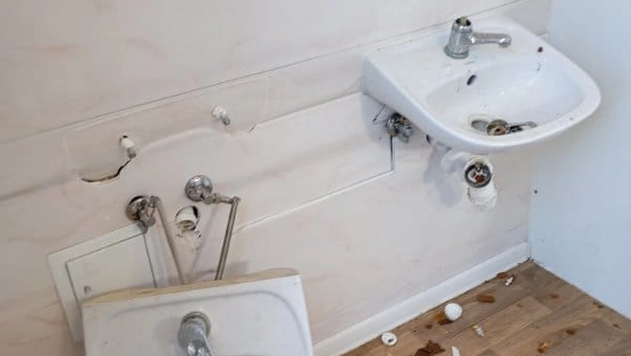 Sulejów znów na celowniku wandali. Zniszczenia coraz bardziej absurdalne