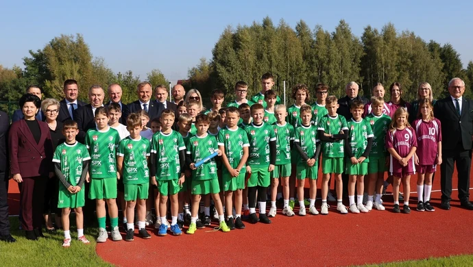 Nowy obiekt sportowy dla uczniów. Uroczyście oddany do użytku w obecności ministra