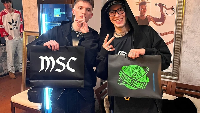 Nastolatek z Moszczenicy ubiera polskich raperów i sportowców