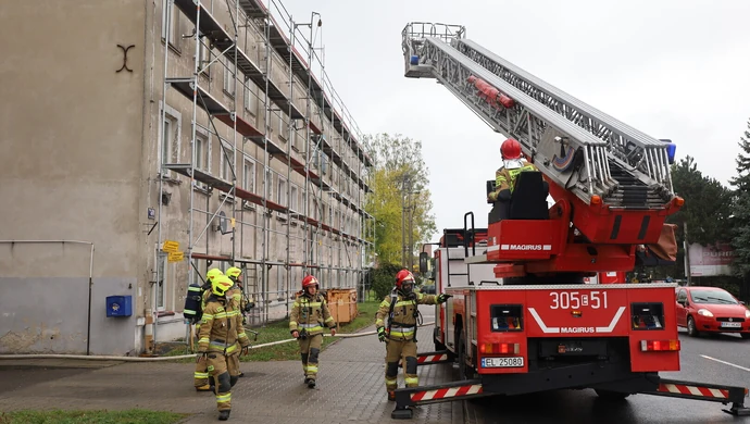 Pożar budynku mieszkalnego na Sulejowskiej ZDJĘCIA
