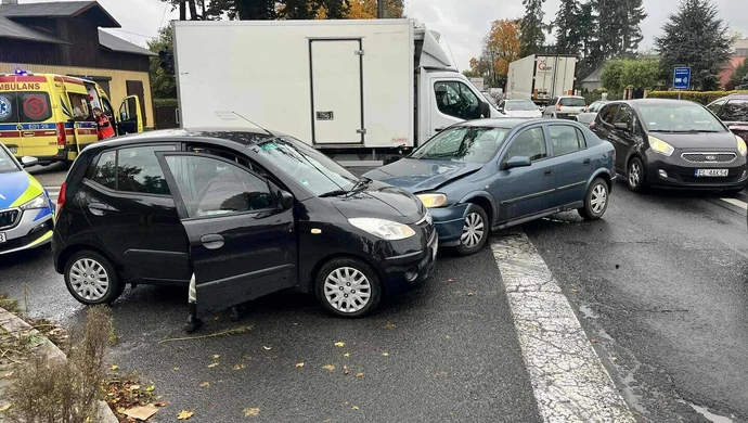 Wypadek na skrzyżowaniu w Poniatowie. Duże utrudnienia w ruchu