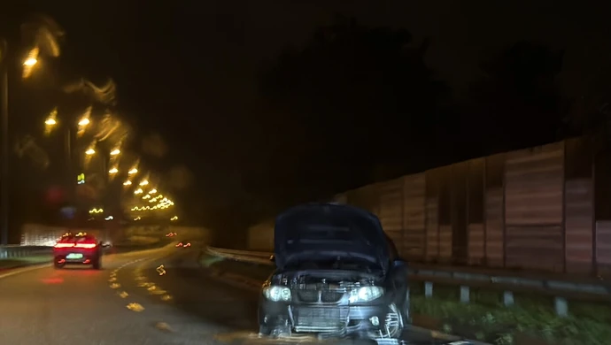 Stracił panowanie nad BMW. Auto wpadło w bariery na Miast Partnerskich