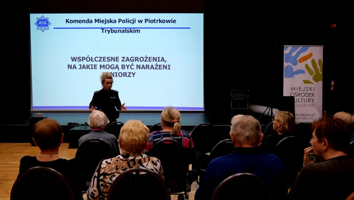 „Nie zgub drogi do domu” – seniorzy z Sulejowa uczyli się, jak zadbać o bezpieczeństwo