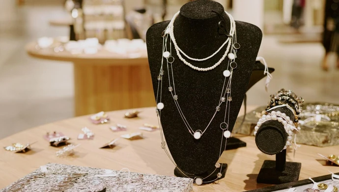 Dlaczego biżuteria ze stali szlachetnej to bezpieczny wybór na każdą okazję?