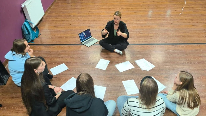 Próby do antywojennego spektaklu muzycznego "Listy nienapisane"