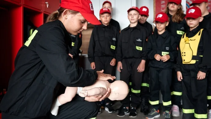 Młodzi strażacy z Łódzkiego zyskają wsparcie! Prawie 300 tys. zł na szkolenia i sprzęt