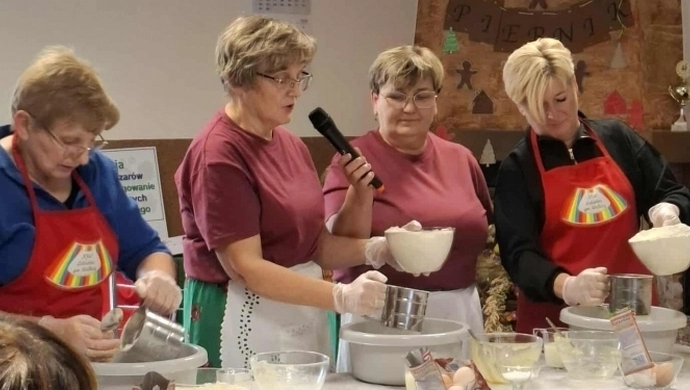 Zapach świąt w Lubiatowie! Mieszkańcy piekli pierniki według dawnych receptur