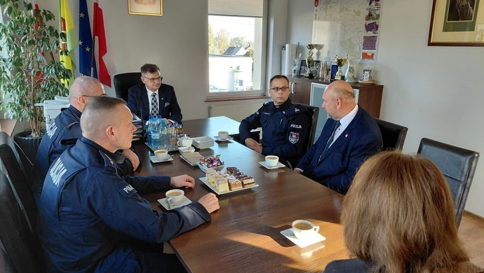 Posterunek w Moszczenicy przejdzie modernizację – spotkanie władz i funkcjonariuszy