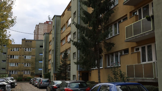 2 osoby w szpitalu i 30 ewakuowanych. Pożar w bloku przy Piastowskiej 