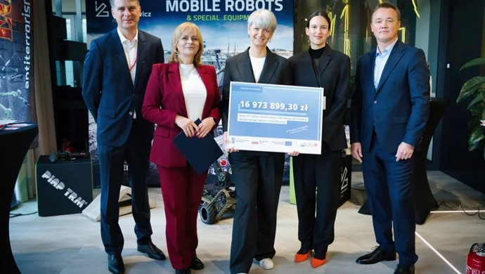 Łódzkie: Kolejne fundusze dla przedsiębiorców, nowatorski zabieg w szpitalu im. Biegańskiego, ruszają nowe linie KKA