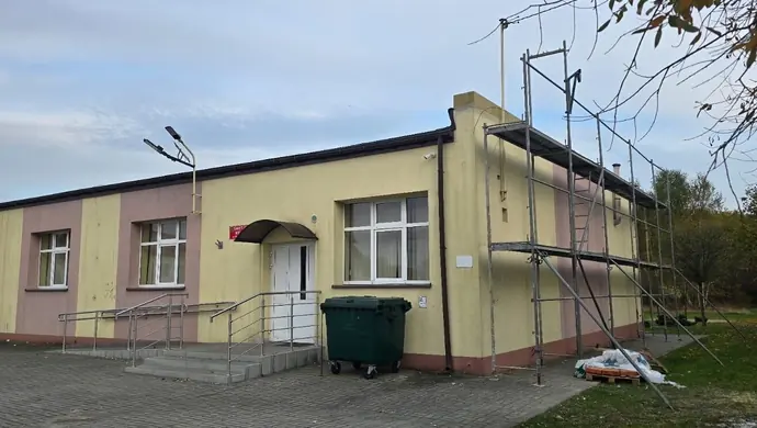 Ruszył remont dachu świetlicy w Aleksandrowie w gminie Kamieńsk