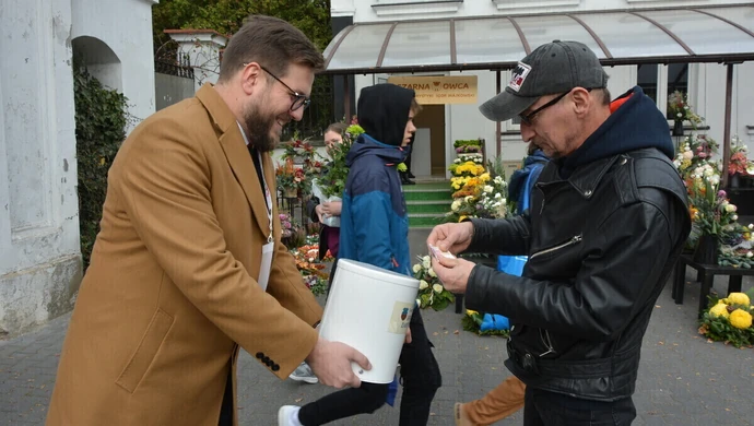 Kolejna kwesta na ratowanie zabytkowych nagrobków w Piotrkowie