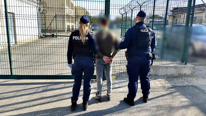 Kradł alkohol. Rozbił butelkę na ochroniarzu sklepu. Grozi mu 5 lat za kratami