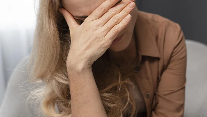 Bliska osoba w kryzysie psychicznym – co robić, gdy odmawia pomocy?