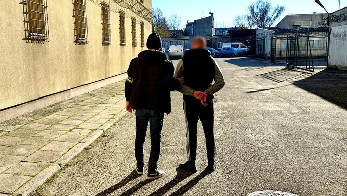 Nerwowy 30-latek z mefedronem w aucie - zatrzymany. W domu miał  20 gramów narkotyków