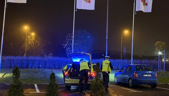 Prawie promil za kierownicą. Zatrzymana przy markecie Auchan