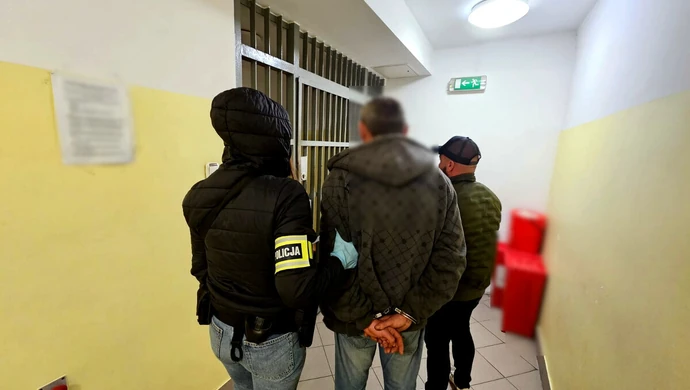 Zazdrosny 38-latek ukrywał 74 gramy narkotyków. Policja musiała wejść oknem balkonowym