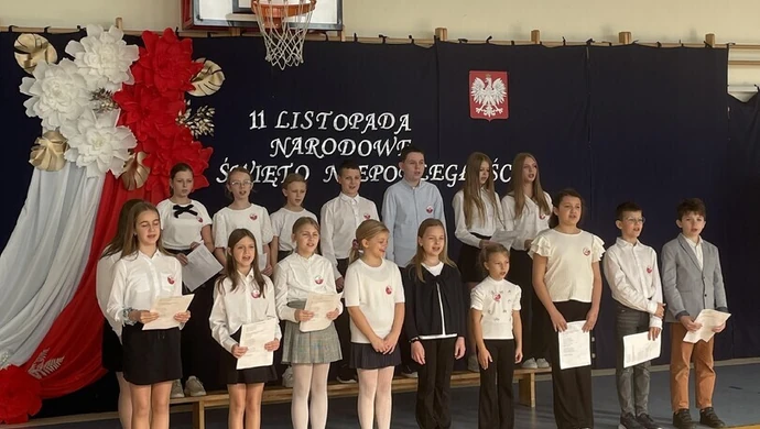 „Być Polakiem to być odważnym w sercu, mądrym w myśli i życzliwym w działaniu.” Obchody Narodowego Święta Niepodległości w szkołach gminy Moszczenica