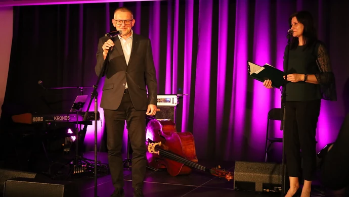 Wyjątkowy wieczór w Mediatece. Poznaj wiersz, który wygrał Rubinową Hortensję